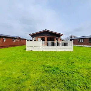  Holiday home Ivy With Hot Tub United Kingdom